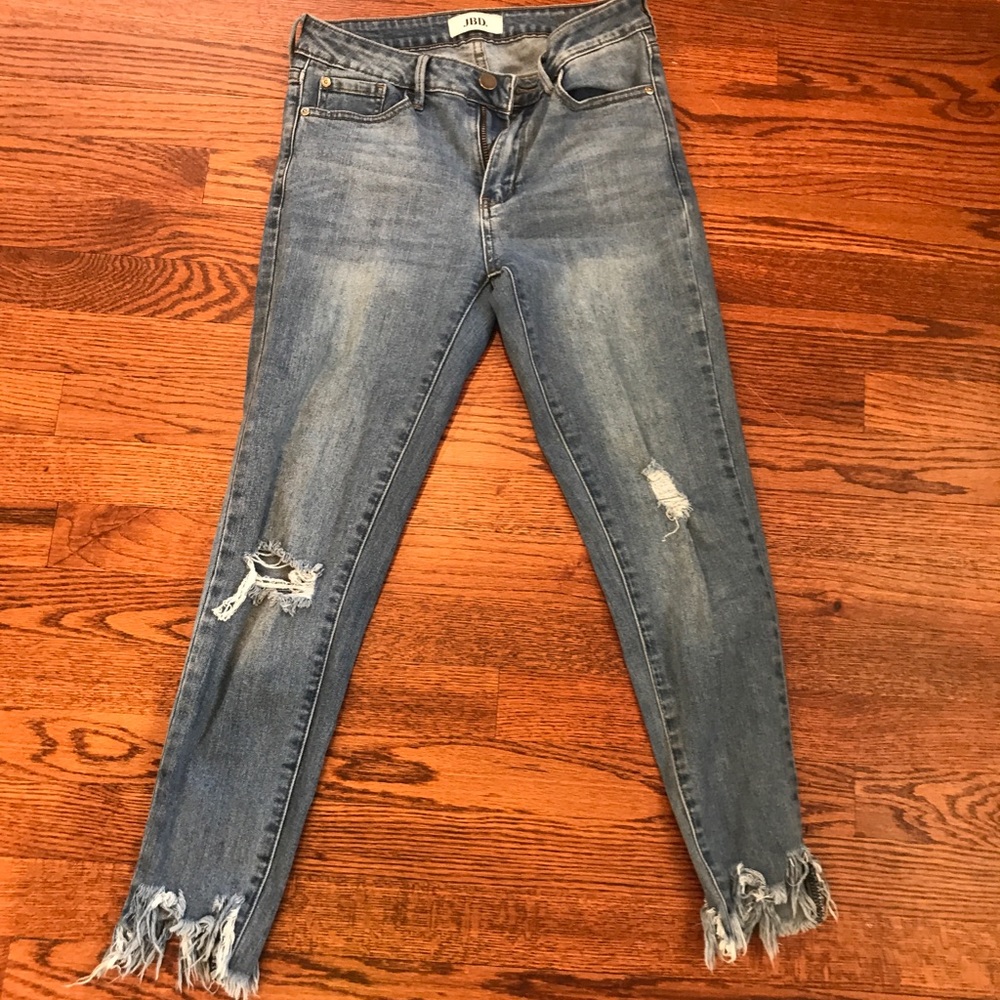 Lightwash fringe bottom jeans with rips on knees!
